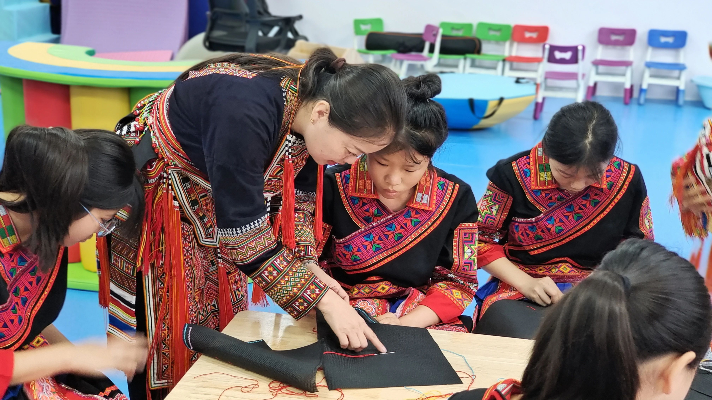 让民族团结种子扎根在青少年心中，钟山县职业技术学校走出新路径
