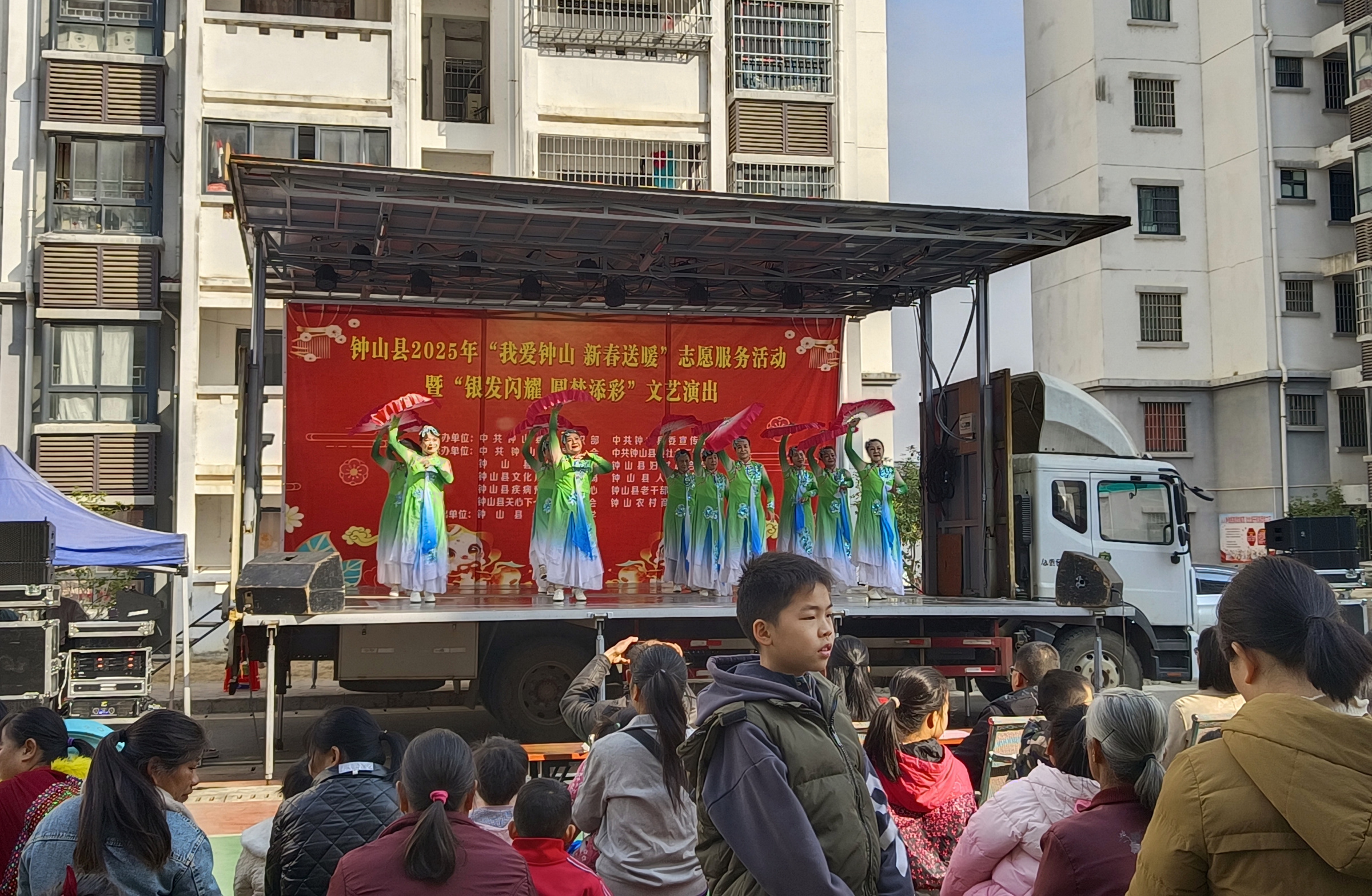 谁说退休只能养老？钟山县千名退休干部绘就奉献新篇