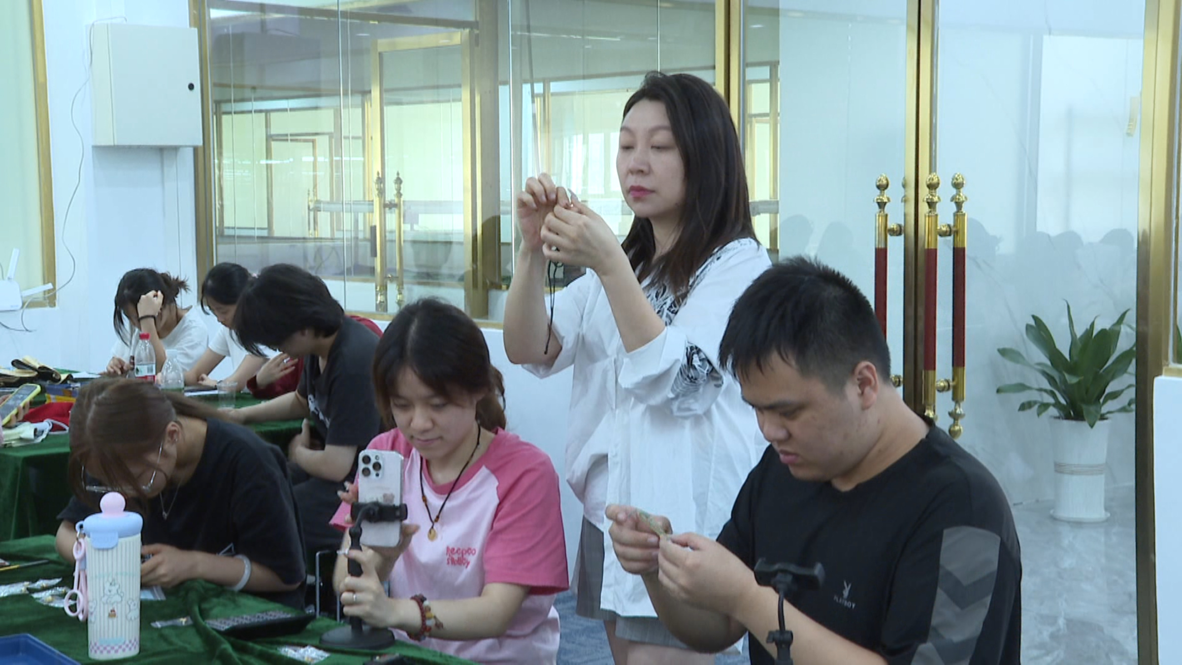 不止学带货，还能直接入职！平桂区这里的直播培训成就业“快速通道”