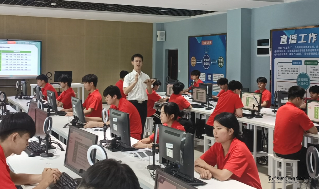 骆恺:三尺讲台铸匠魂