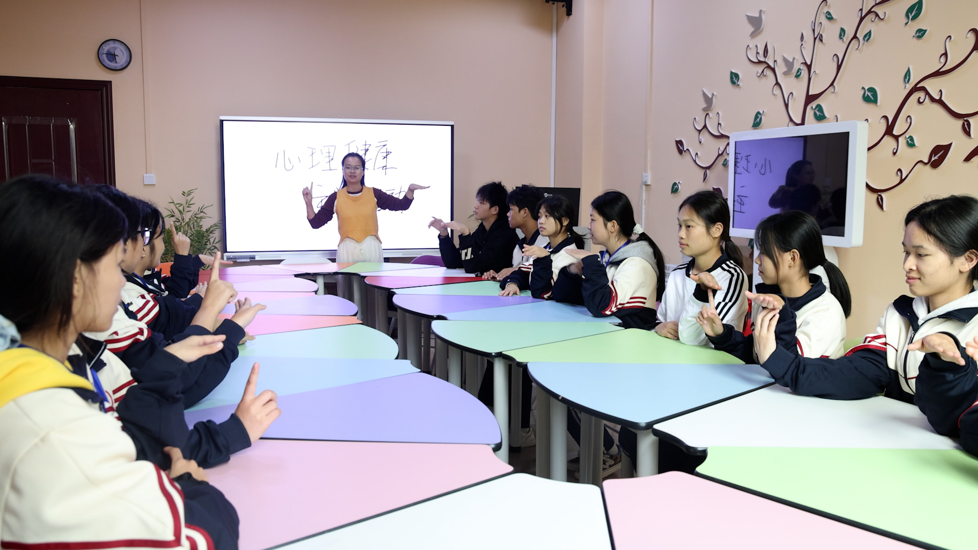 构建校园心灵“守护站” 护航青春成长路——我市实现中小学校心理健康教育辅导中心全覆盖
