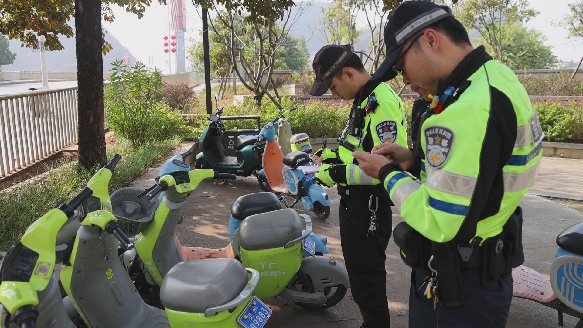整治+规范双发力 贺州让共享助力车“有序归位”