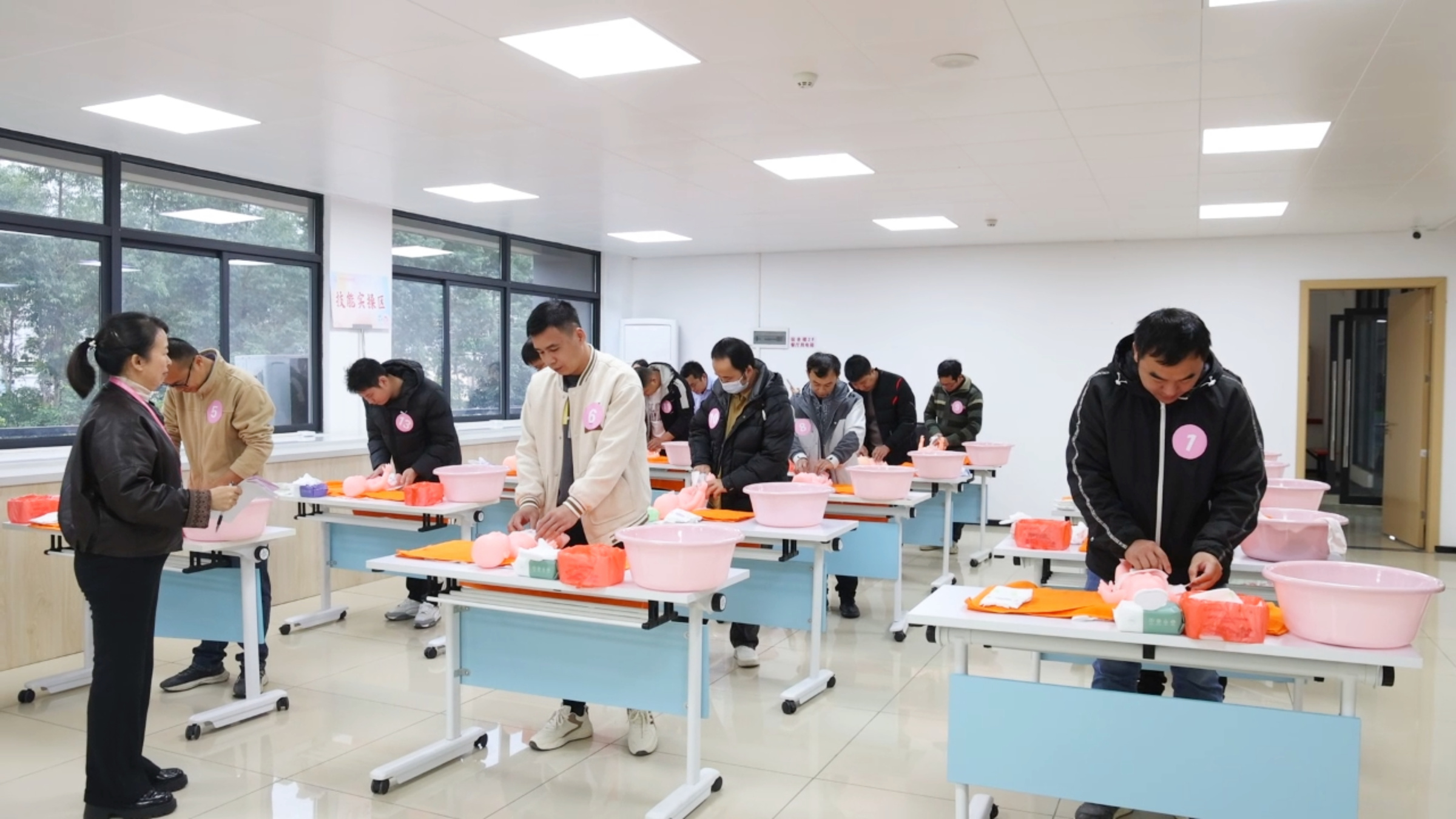 解锁带娃技能！贺州这场奶爸训练营，超实用