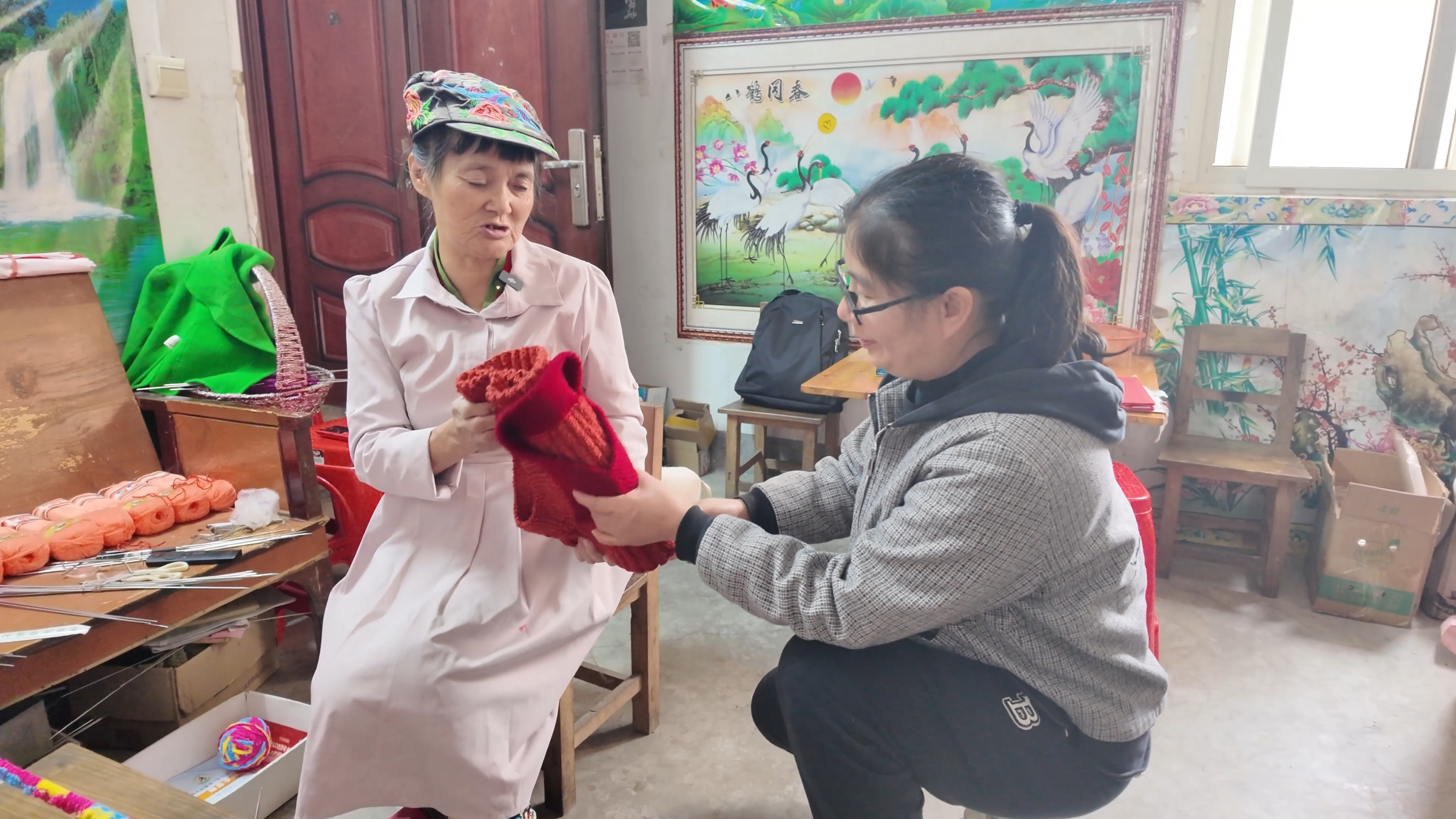 把自己活成一束光——访“毛衣奶奶”钟球珍