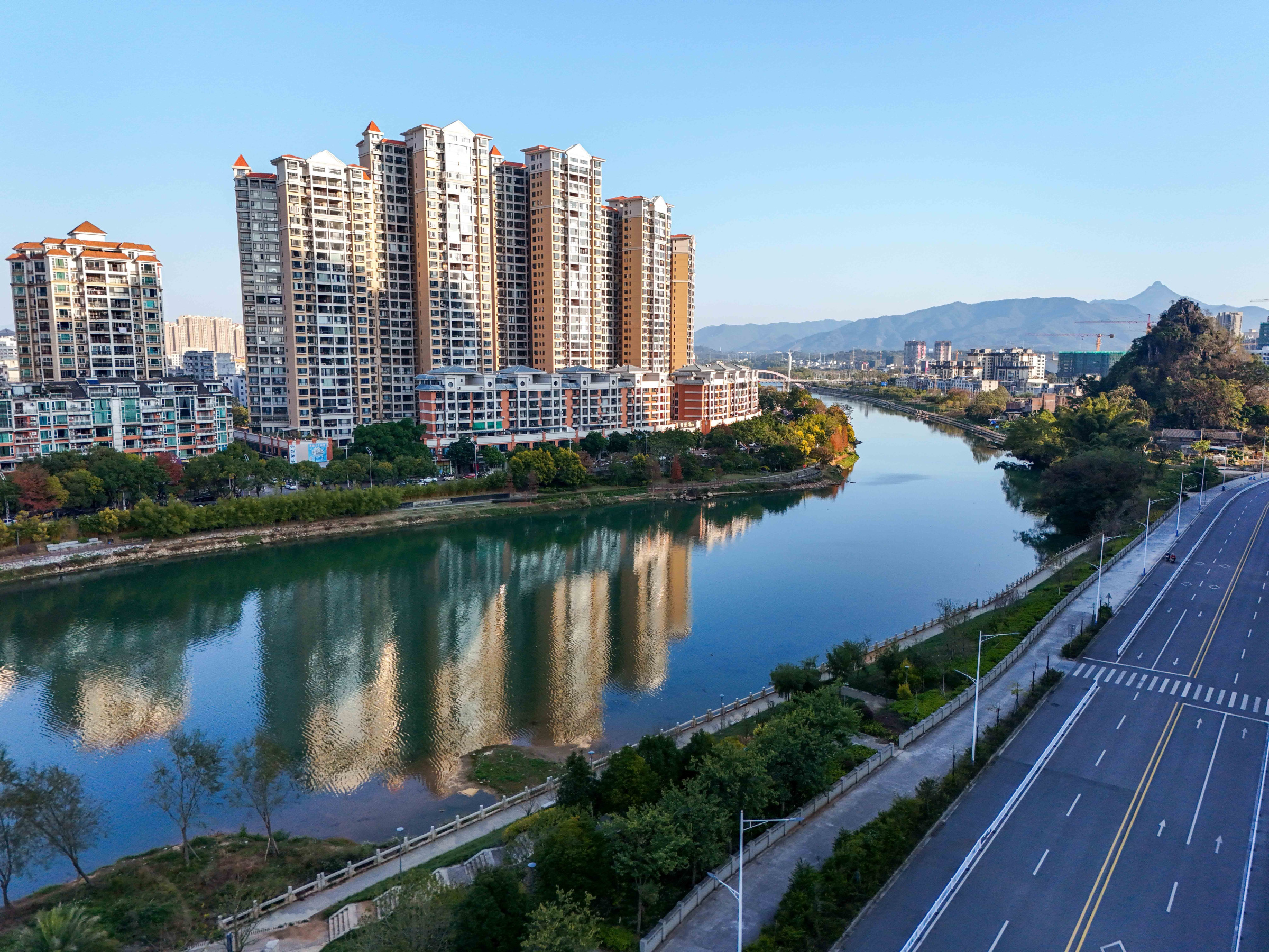 宛如碧绿绸缎！冬日贺江别样美