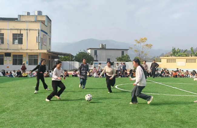 新球场上线！平桂黄田镇清面小学这场足球赛超燃