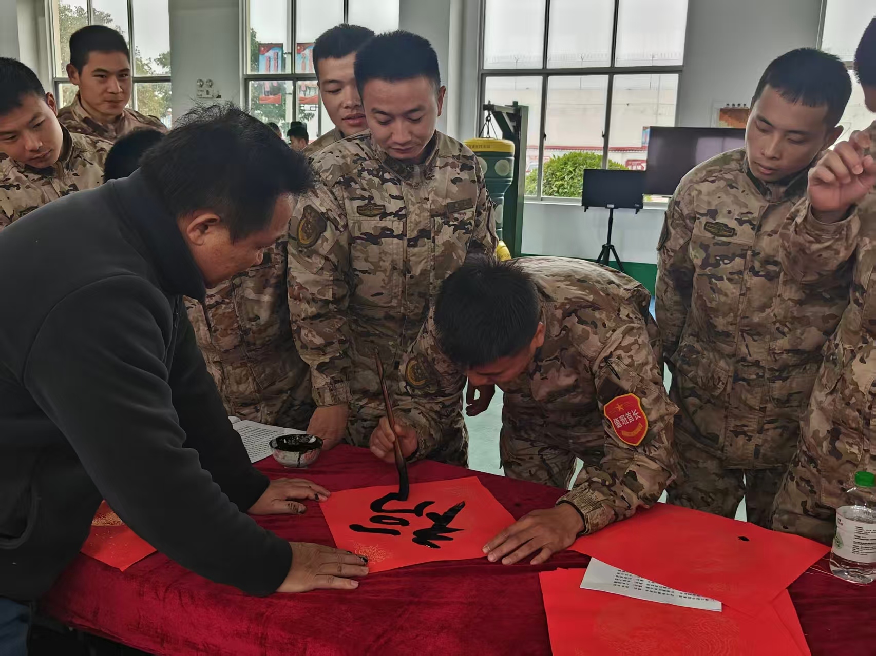 送福送策送关怀！钟山县文化进军营活动暖心举行