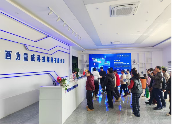 春风送岗促就业！钟山县珊瑚镇积极开展“就业导游”点对点送工活动