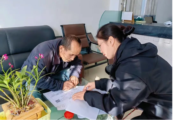 “进一扇门、办多件事”！钟山县花山瑶族乡打通便民服务“最后一公里”