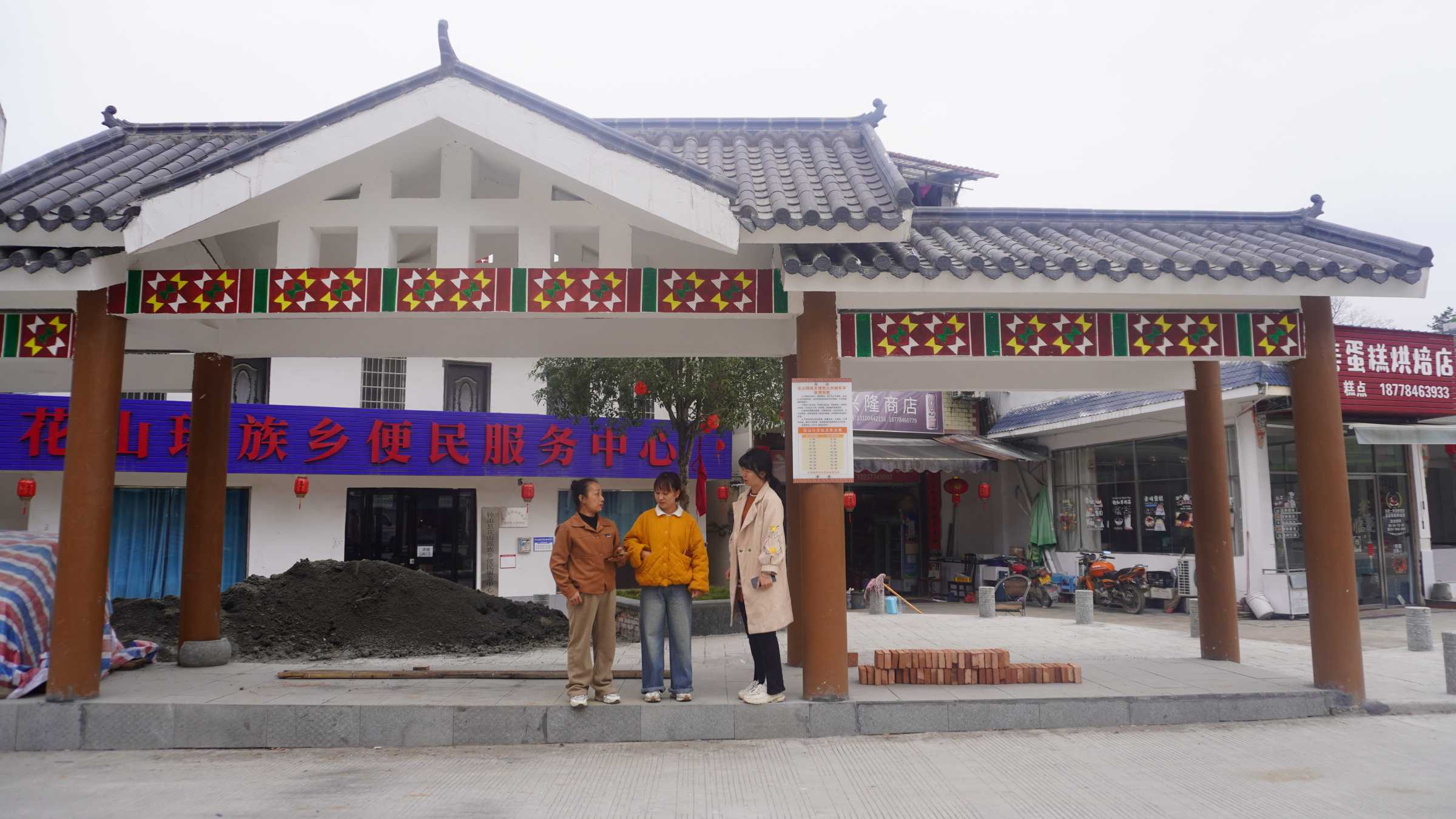 “赶圩方便多了！”钟山县花山瑶族乡把便民服务做到群众心坎上