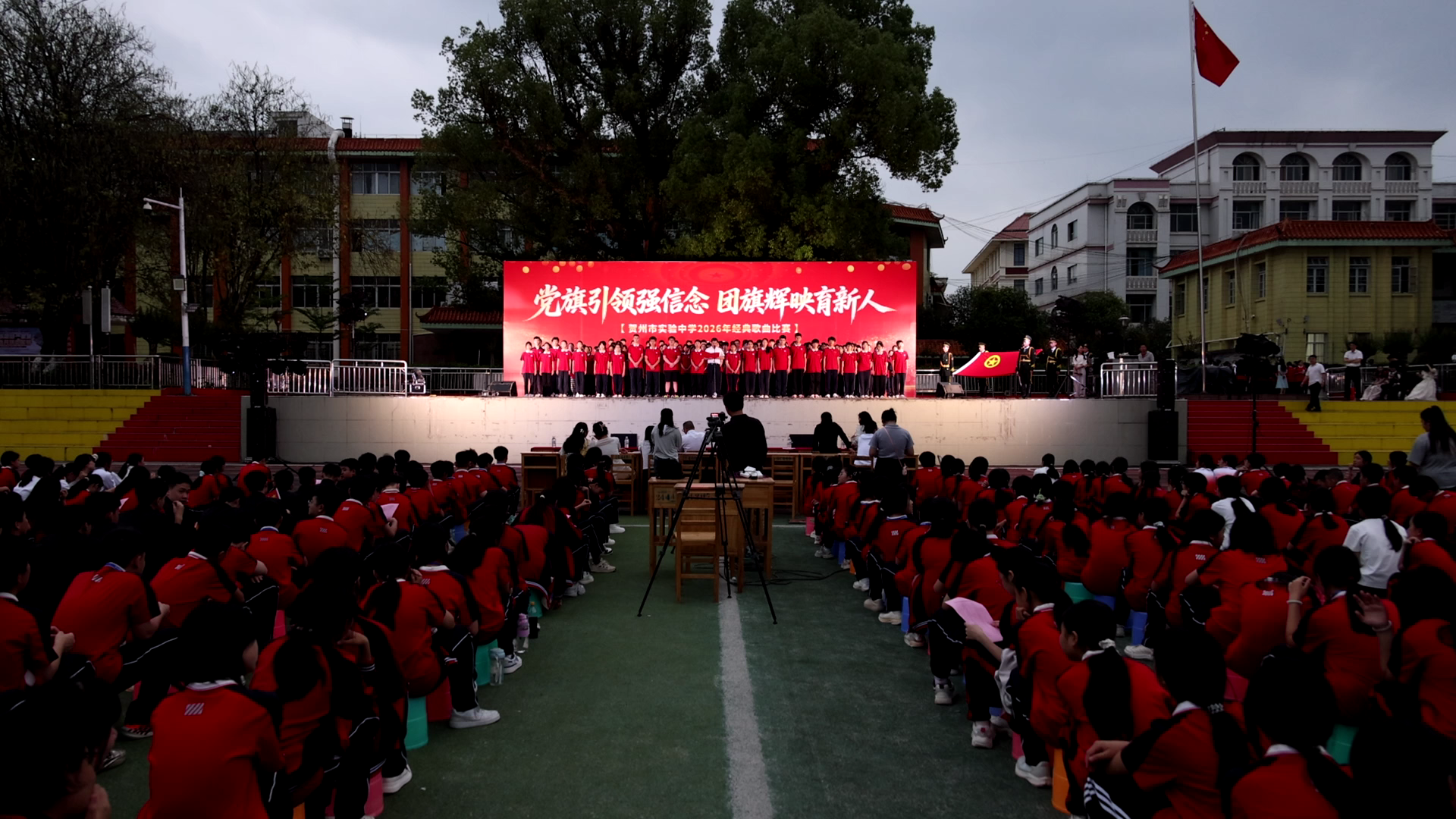 贺州市实验中学举办“经典歌曲”合唱比赛