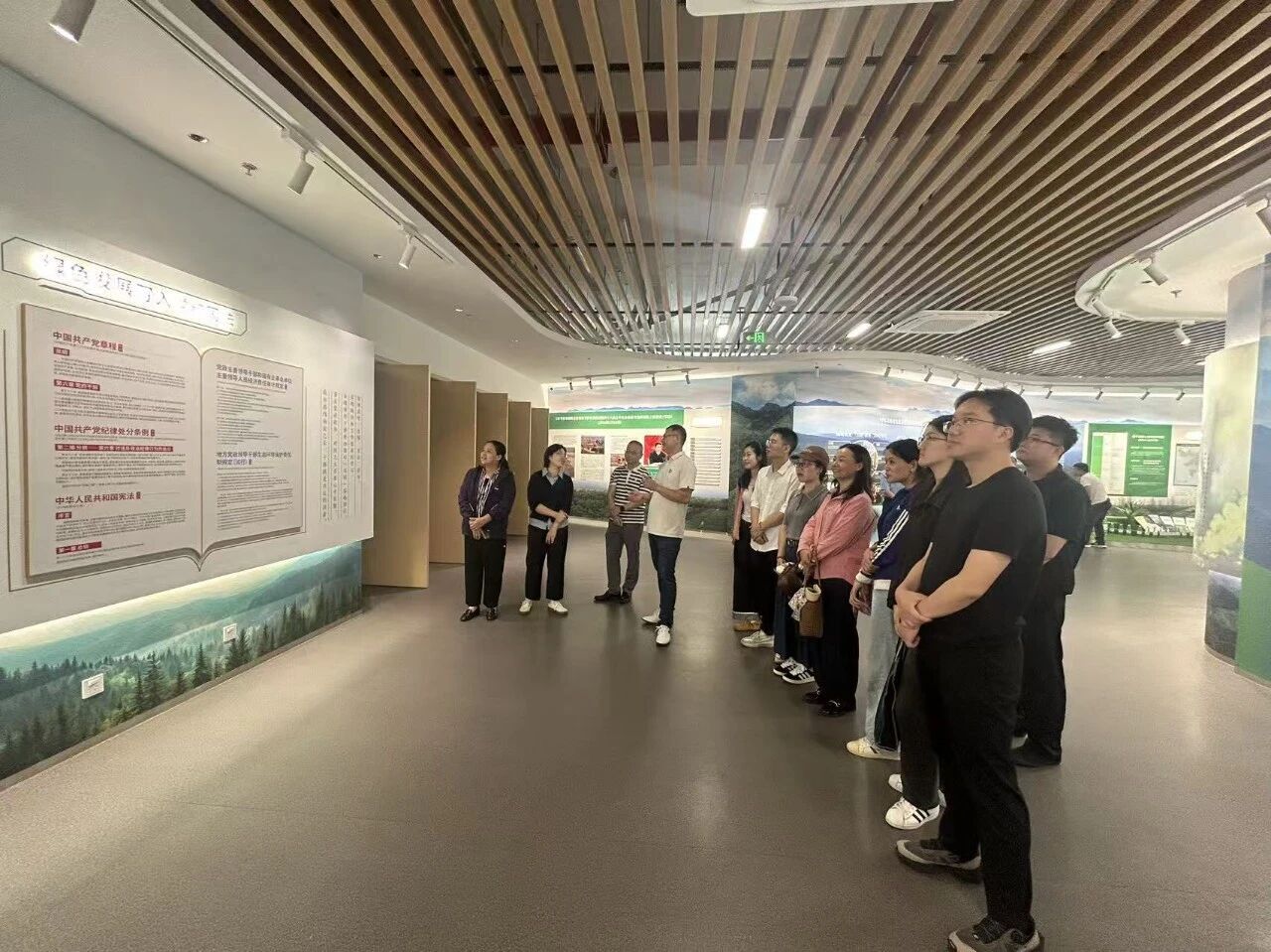 筑牢廉洁防线 法治赋能产业——平桂区司法局机关党支部开展主题党日活动
