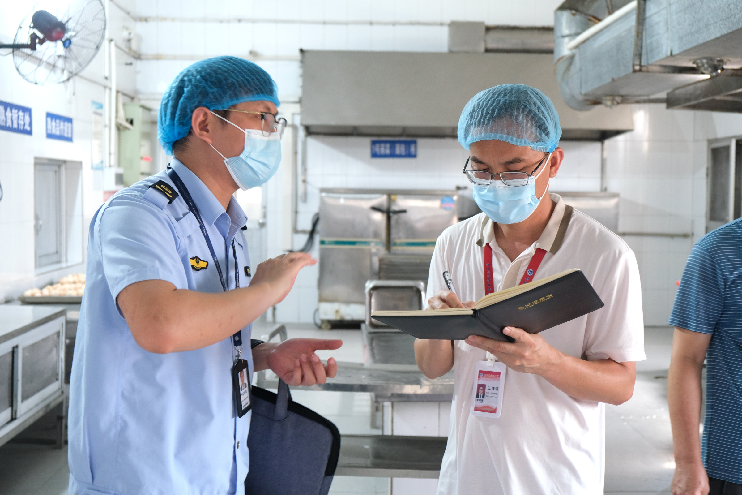 严把食品安全关 护航学子逐梦路 贺州市全力保障中考期间广大师生食品安全