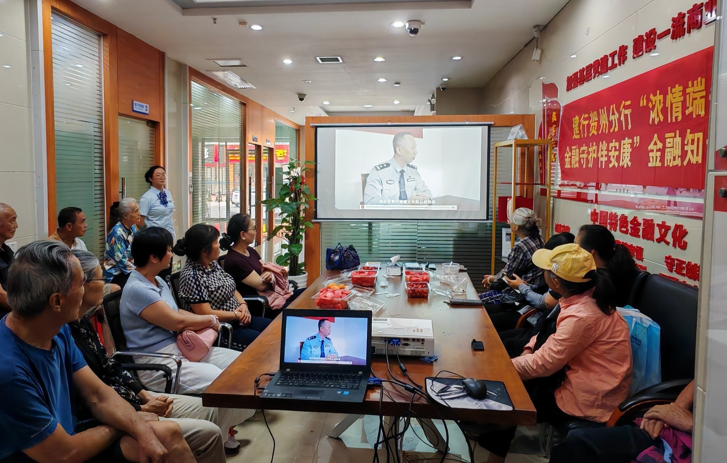 建行贺州分行：筑牢反诈防线 守护银发安康