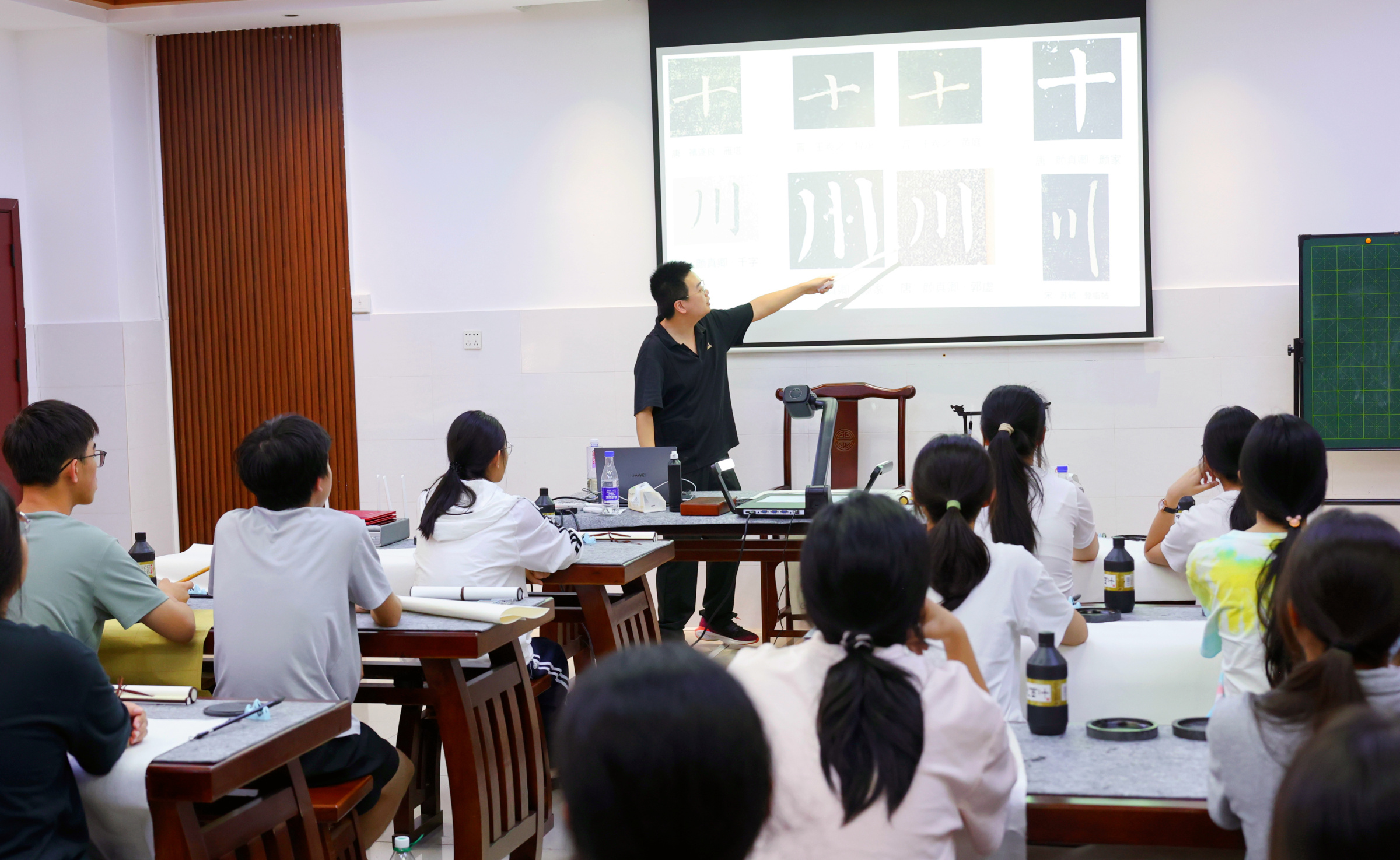 贺州第一高级中学以党建引领学科特色发展